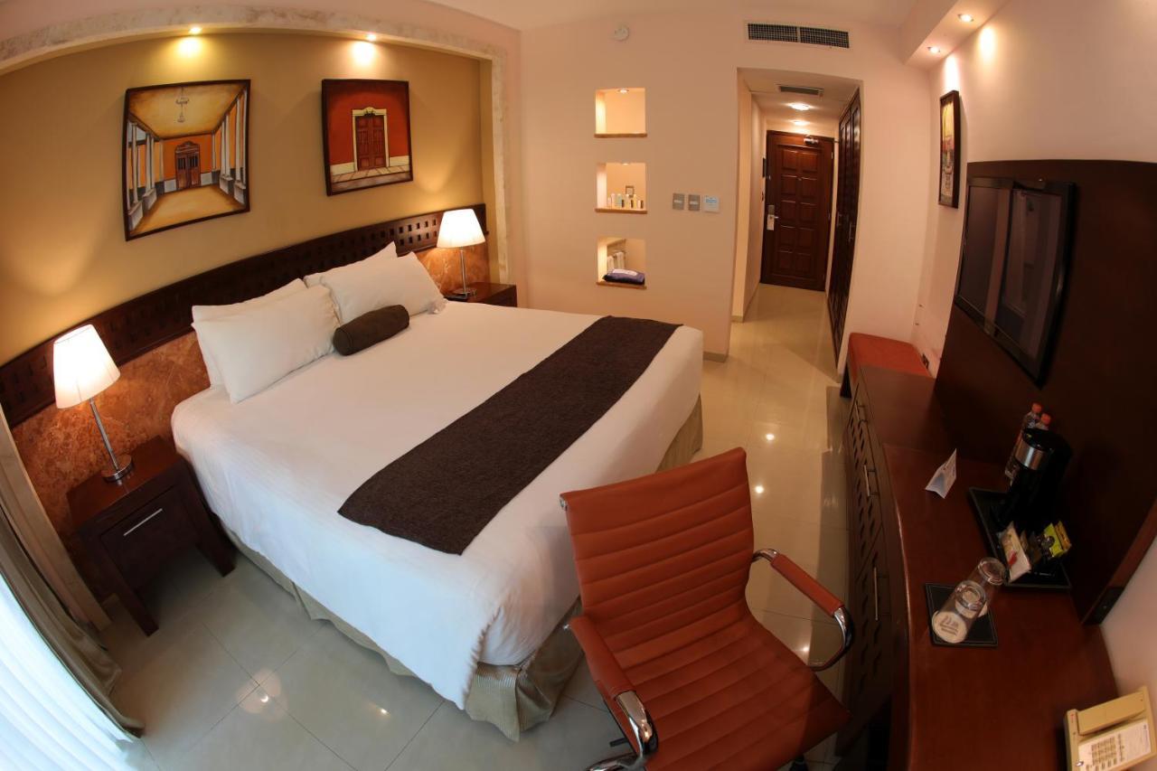 Wyndham Merida Bagian luar foto