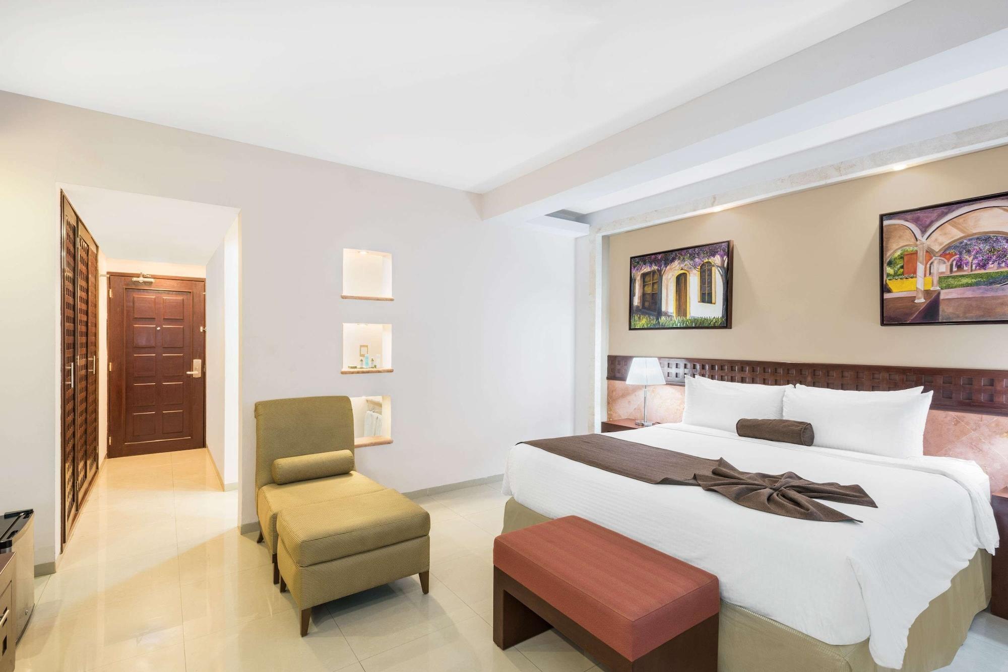 Wyndham Merida Bagian luar foto