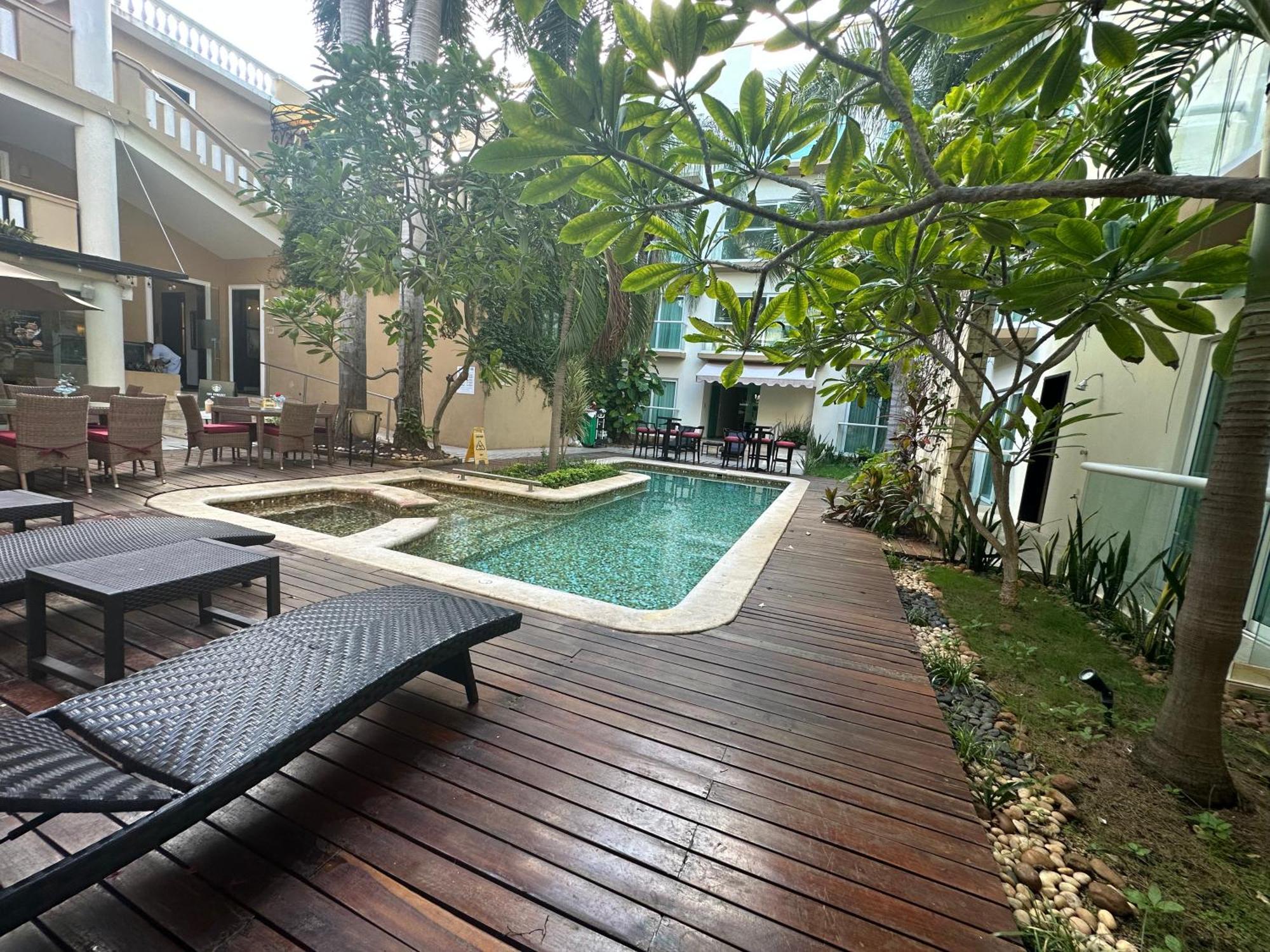 Wyndham Merida Bagian luar foto
